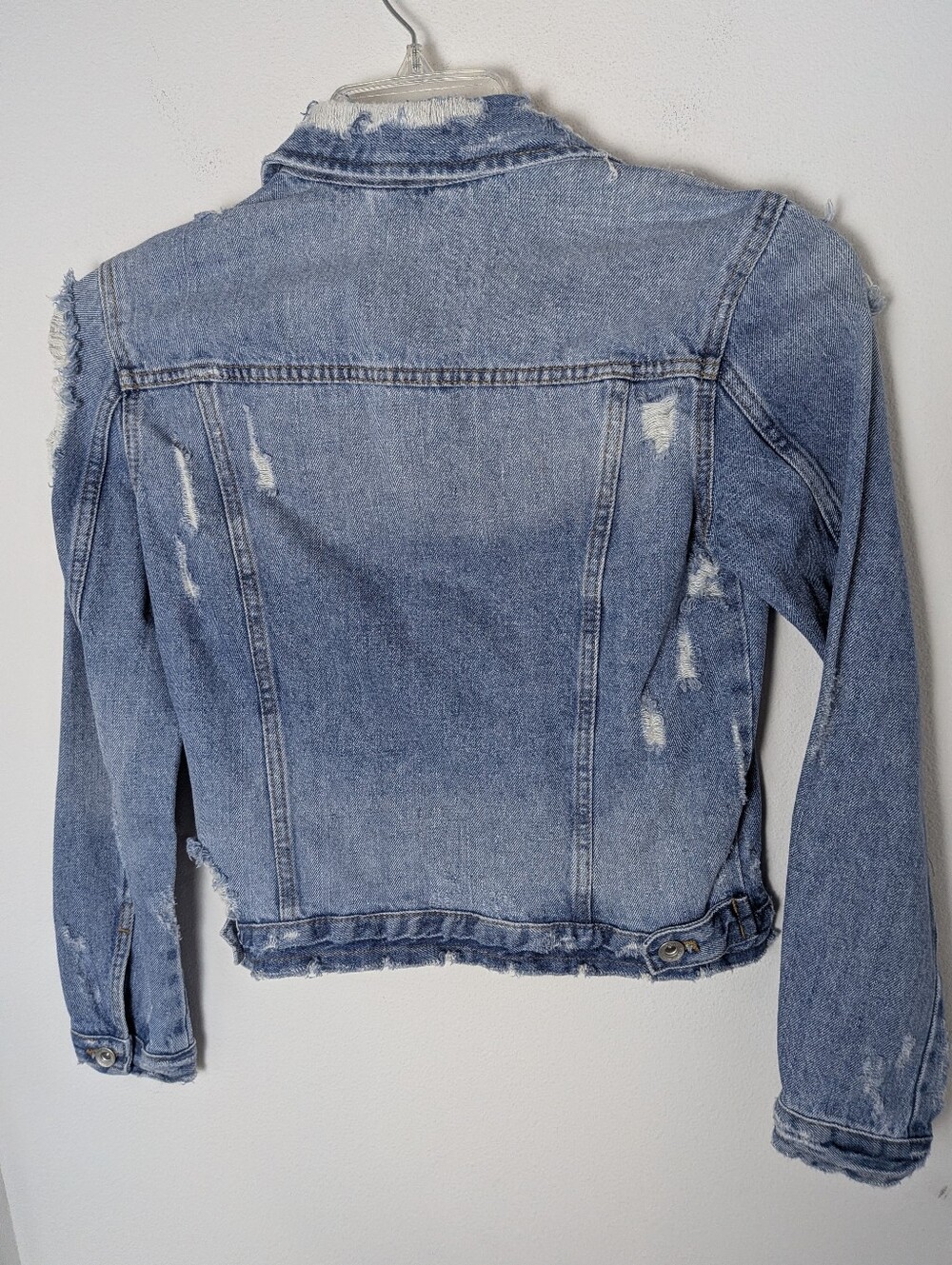 Tractr Women Blue Distressed Blue Denim Crop Jacket Size XS Ripped Festival Euc - Picture 4 of 8